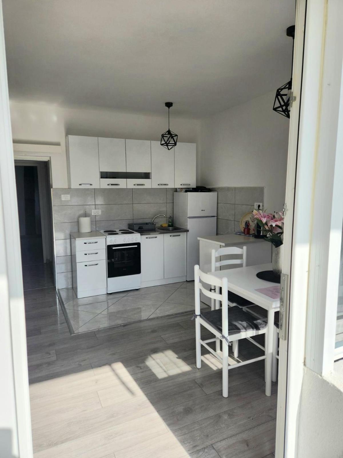 Apartman Marina 2 *